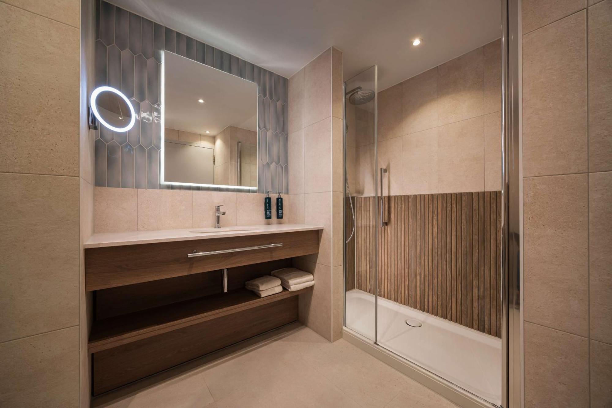 Doubletree By Hilton Rotterdam Centre Hotell Exteriör bild